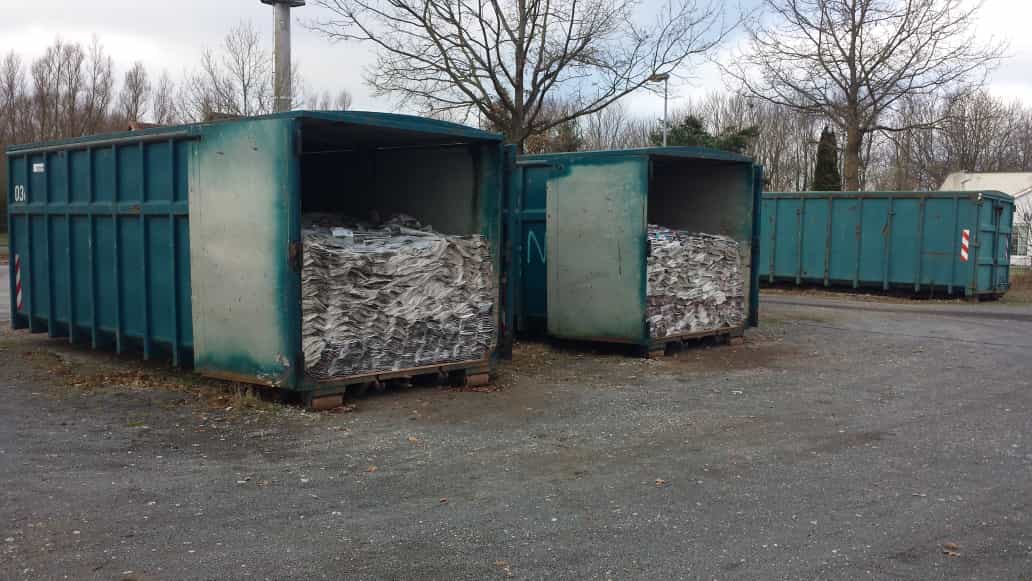 zwei Papierboxen im Standort Neukloster